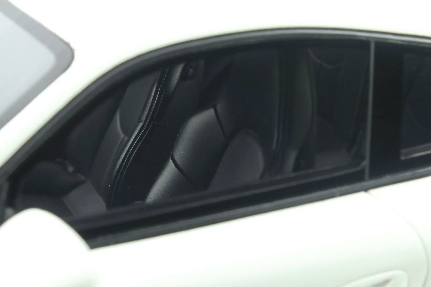 Mô hình xe GT SPIRIT 1:18 Porsche 911 (997.2) GTS - GT287