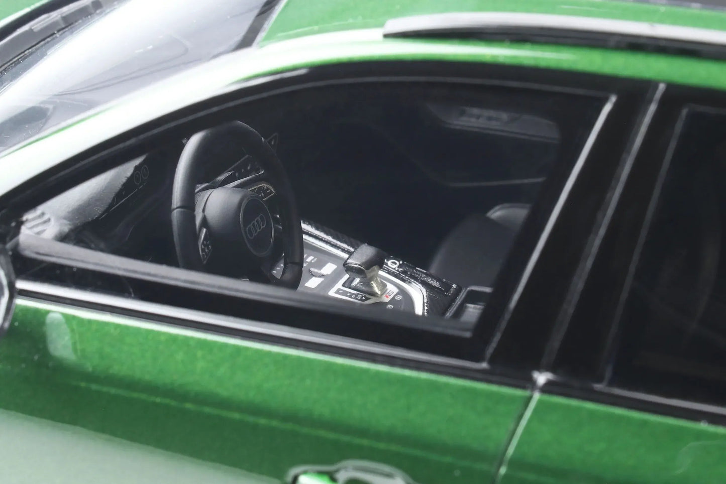 Mô hình xe GT SPIRIT 1:18 Audi RS 4 Avant - GT296