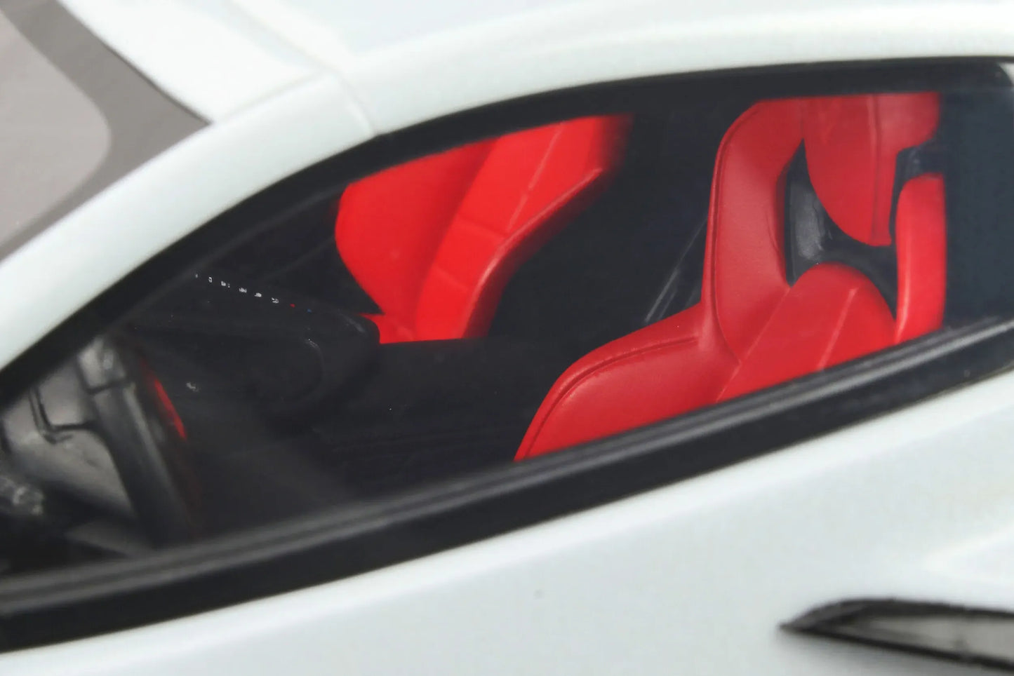 Mô hình xe GT SPIRIT 1:18 Chevrolet Corvette C8 - GT835