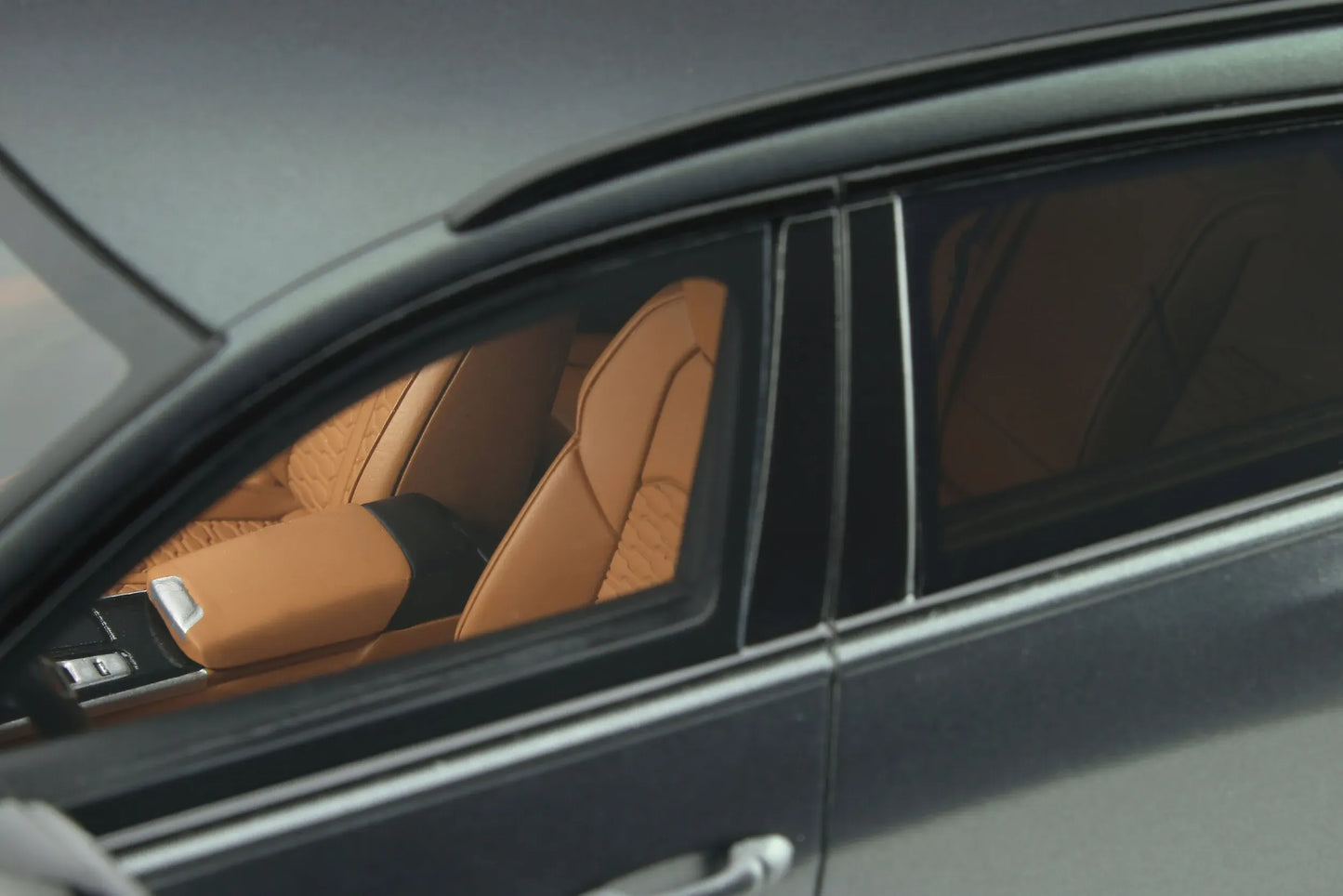 Mô hình xe GT SPIRIT 1:18 Audi RS 6 Avant - GT289