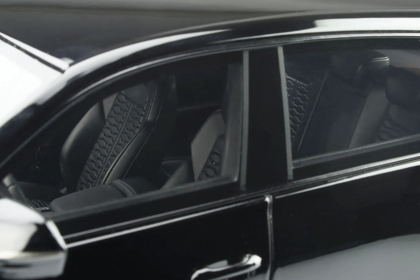 Mô hình xe GT SPIRIT 1:18 Audi Q8 RS - GT305