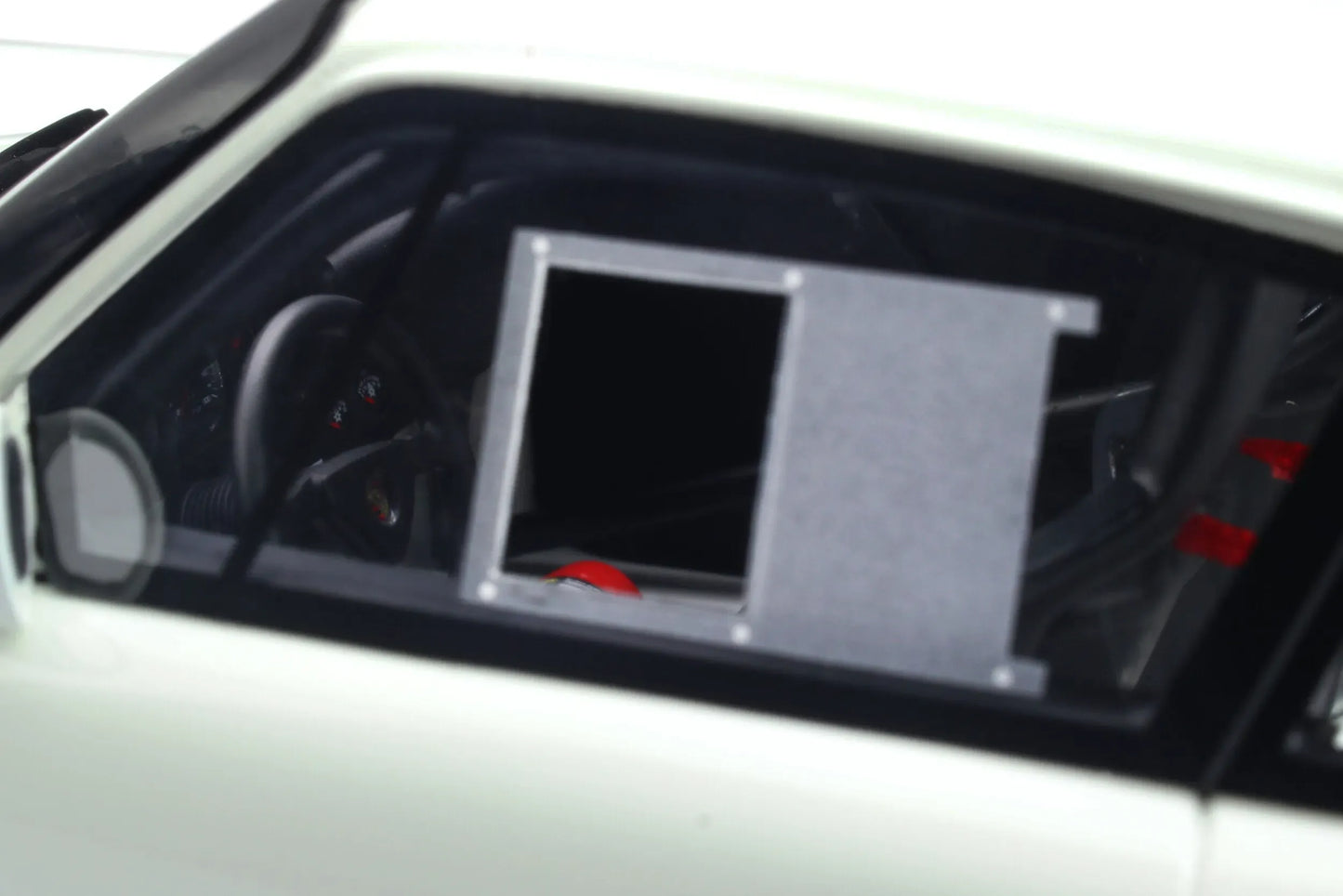 Mô hình xe GT SPIRIT 1:18 Porsche 911 (964) Carrera 4 Lightweight - GT319