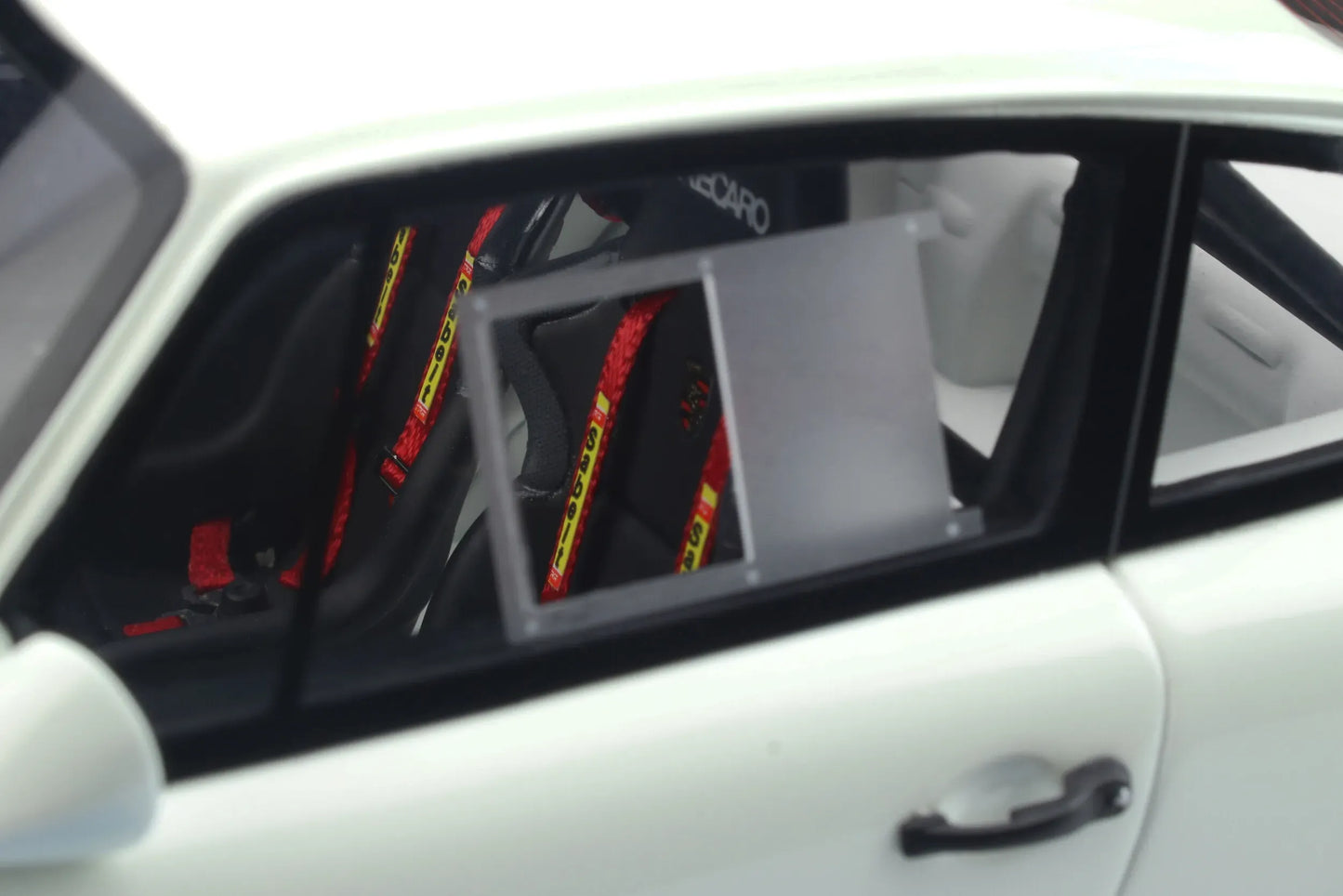 Mô hình xe GT SPIRIT 1:18 Porsche 911 (964) Carrera 4 Lightweight - GT319