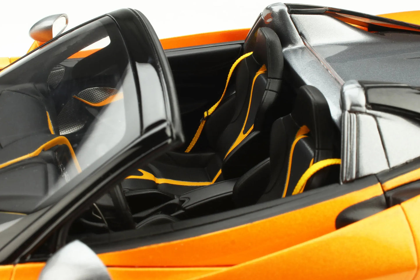 Mô hình xe GT SPIRIT 1:18 McLaren 720S Spider - GT819