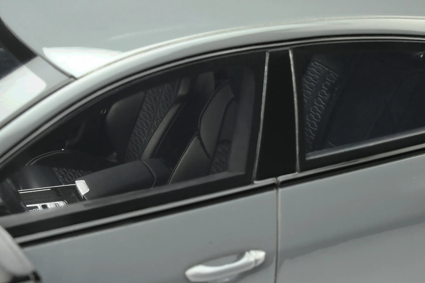 Mô hình xe GT SPIRIT 1:18 Audi RS 7 (4K) Sportback - GT823