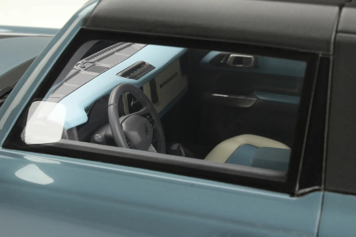 Mô hình xe GT SPIRIT 1:18 Ford Bronco 2 Doors - GT359