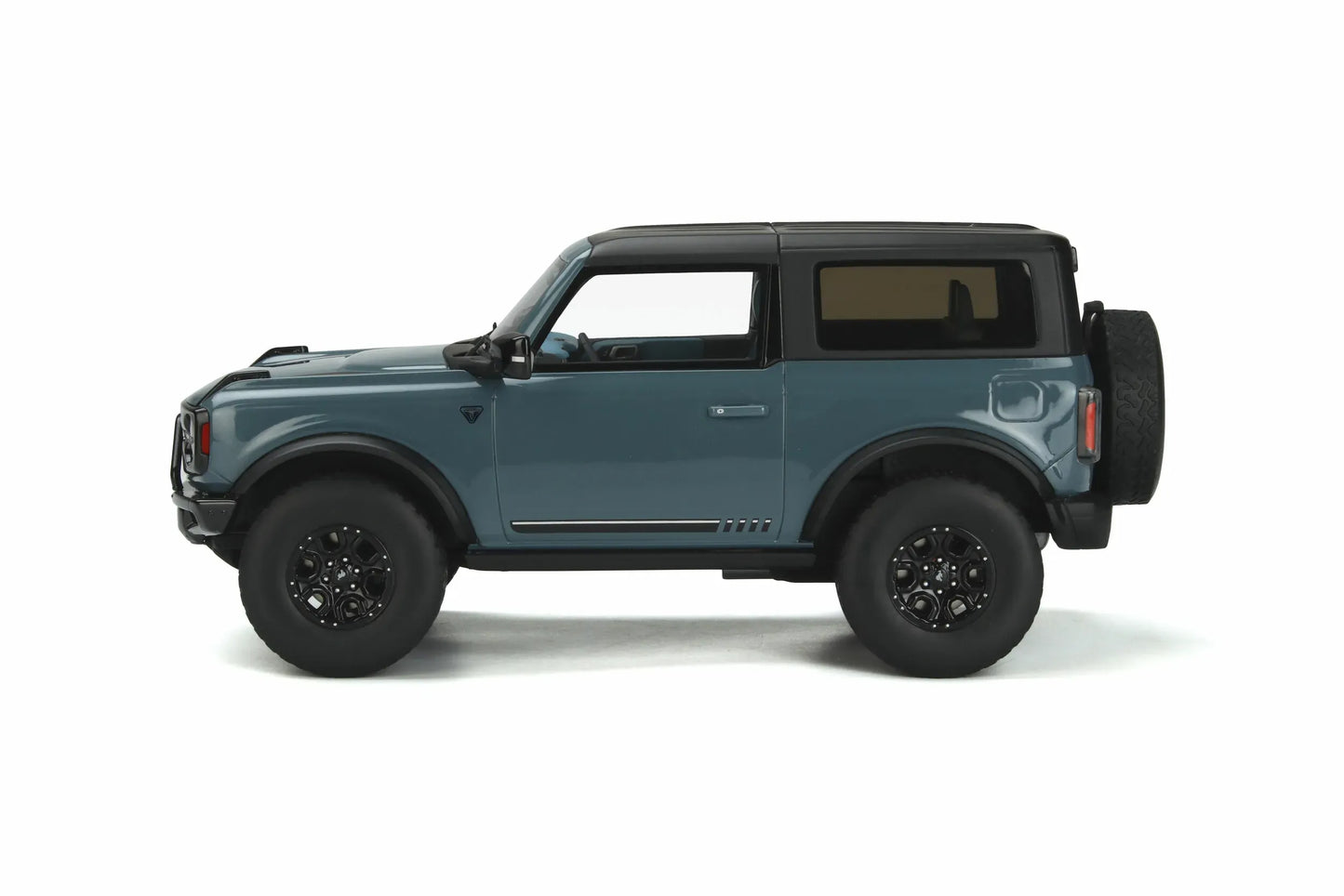 Mô hình xe GT SPIRIT 1:18 Ford Bronco 2 Doors - GT359