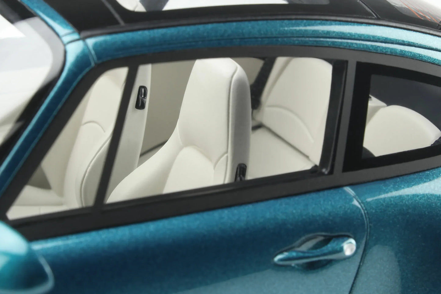 Mô hình xe GT SPIRIT 1:18 Porsche 911 (993) Targa - GT350