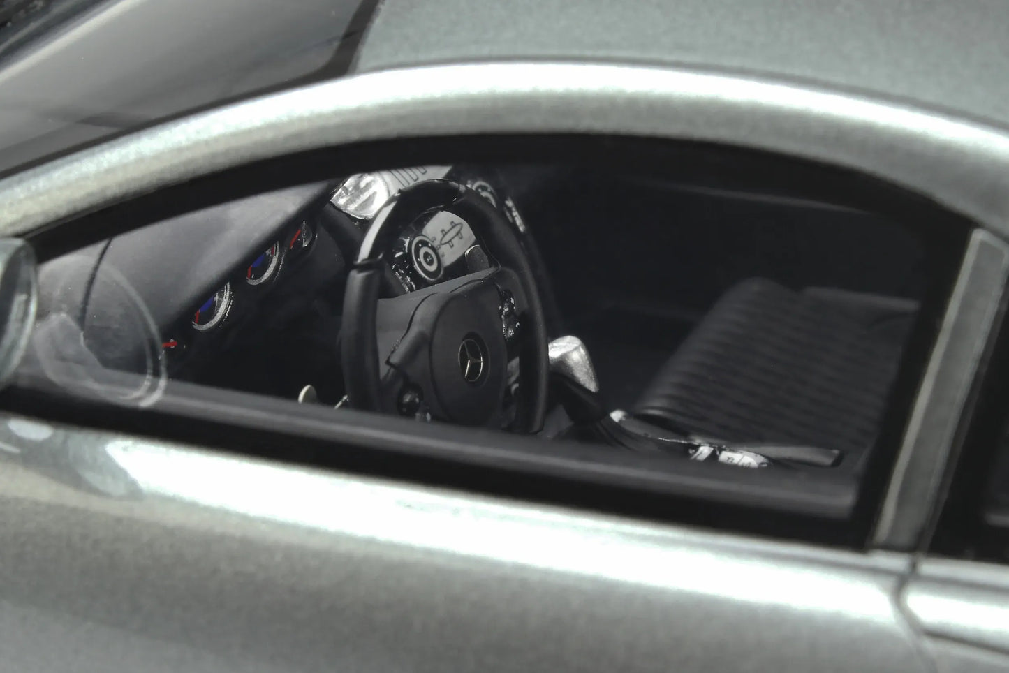 Mô hình xe GT SPIRIT 1:18 Mercedes-Benz SLR MSO Edition - GT365