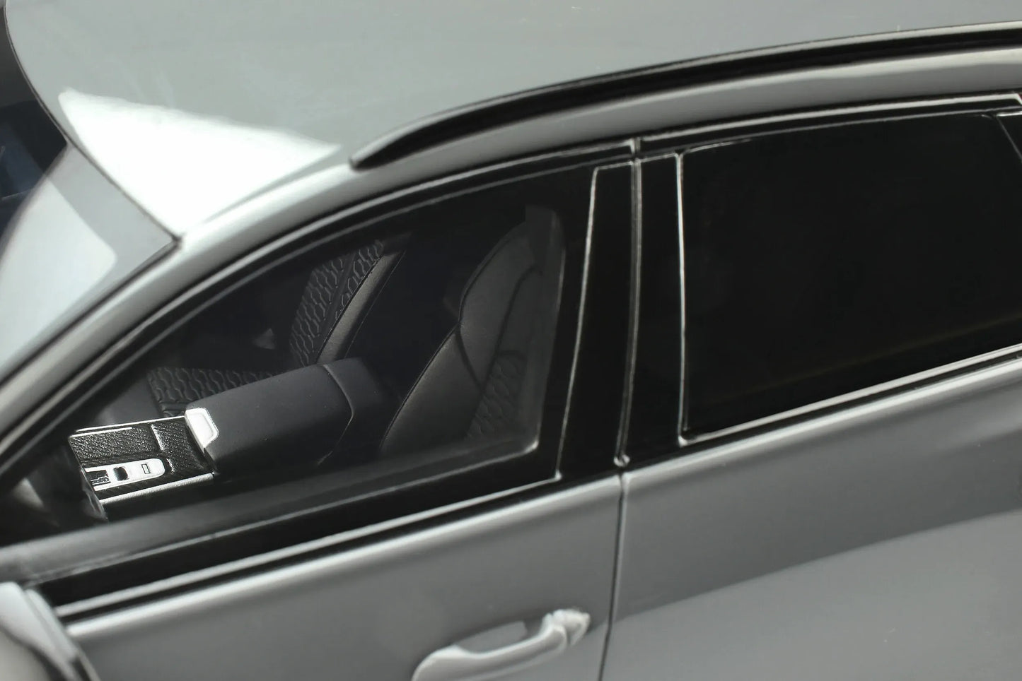 Mô hình xe GT SPIRIT 1:18 Audi RS 6 (C8) Avant - GT847