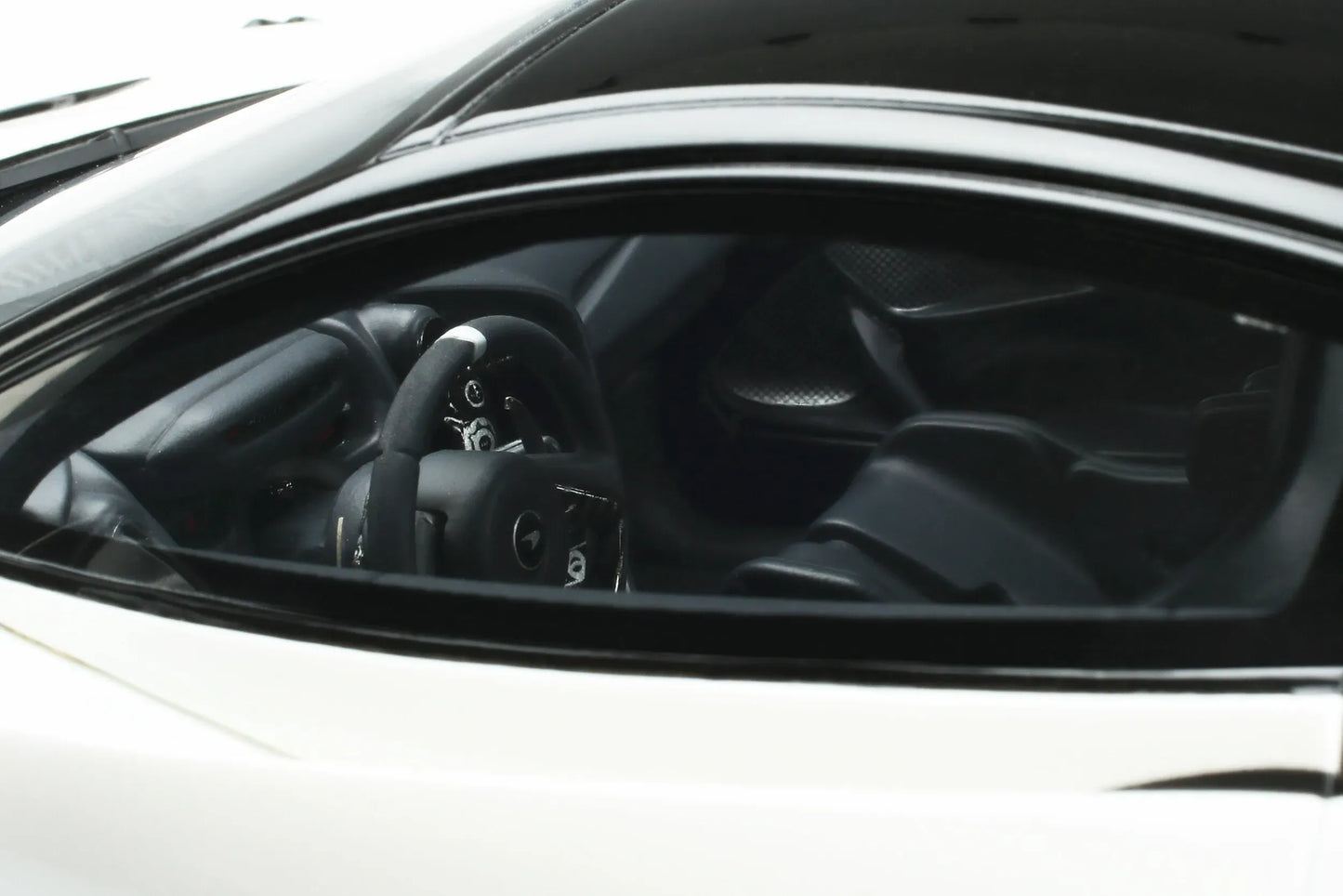 Mô hình xe GT SPIRIT 1:18 McLaren 765 LT - GT861