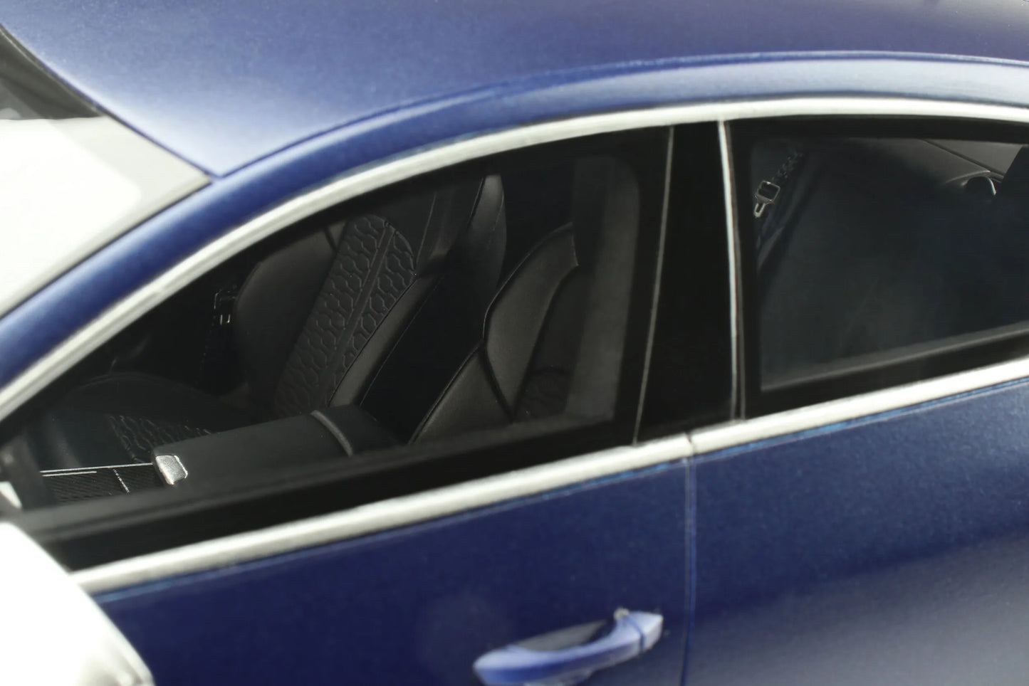 Mô hình xe GT SPIRIT 1:18 Audi RS 7 ABT Sportline - GT399