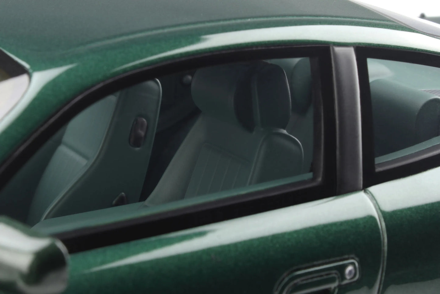 Mô hình xe GT SPIRIT 1:18 Aston Martin V8 Vantage Le Mans V600 - GT401