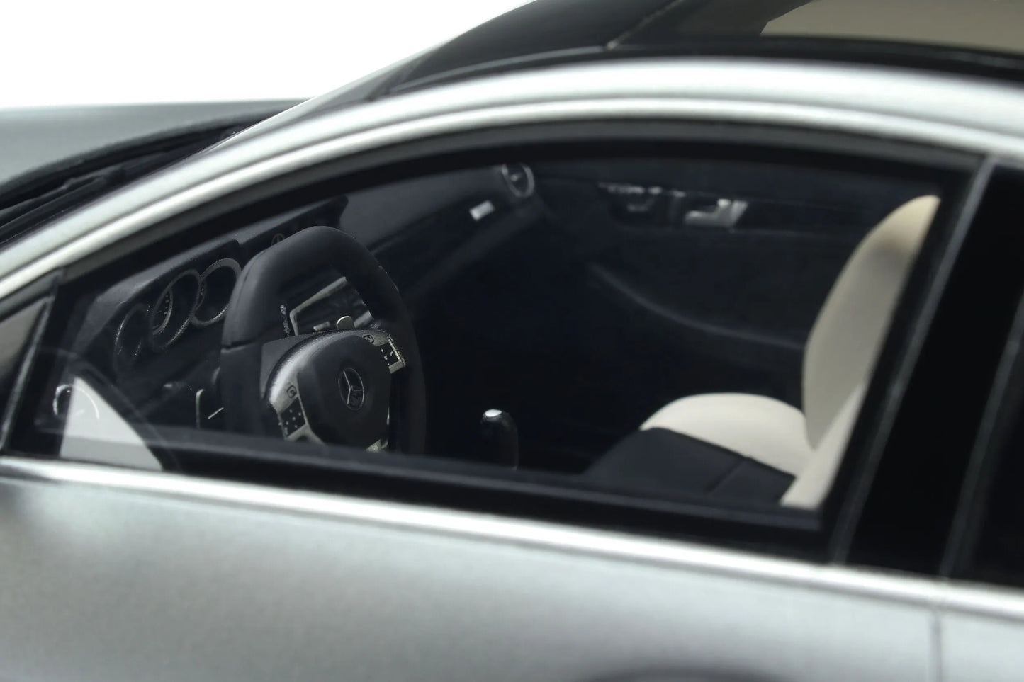 Mô hình xe GT SPIRIT 1:18 Mercedes-Benz C63 AMG Edition 507 - GT381