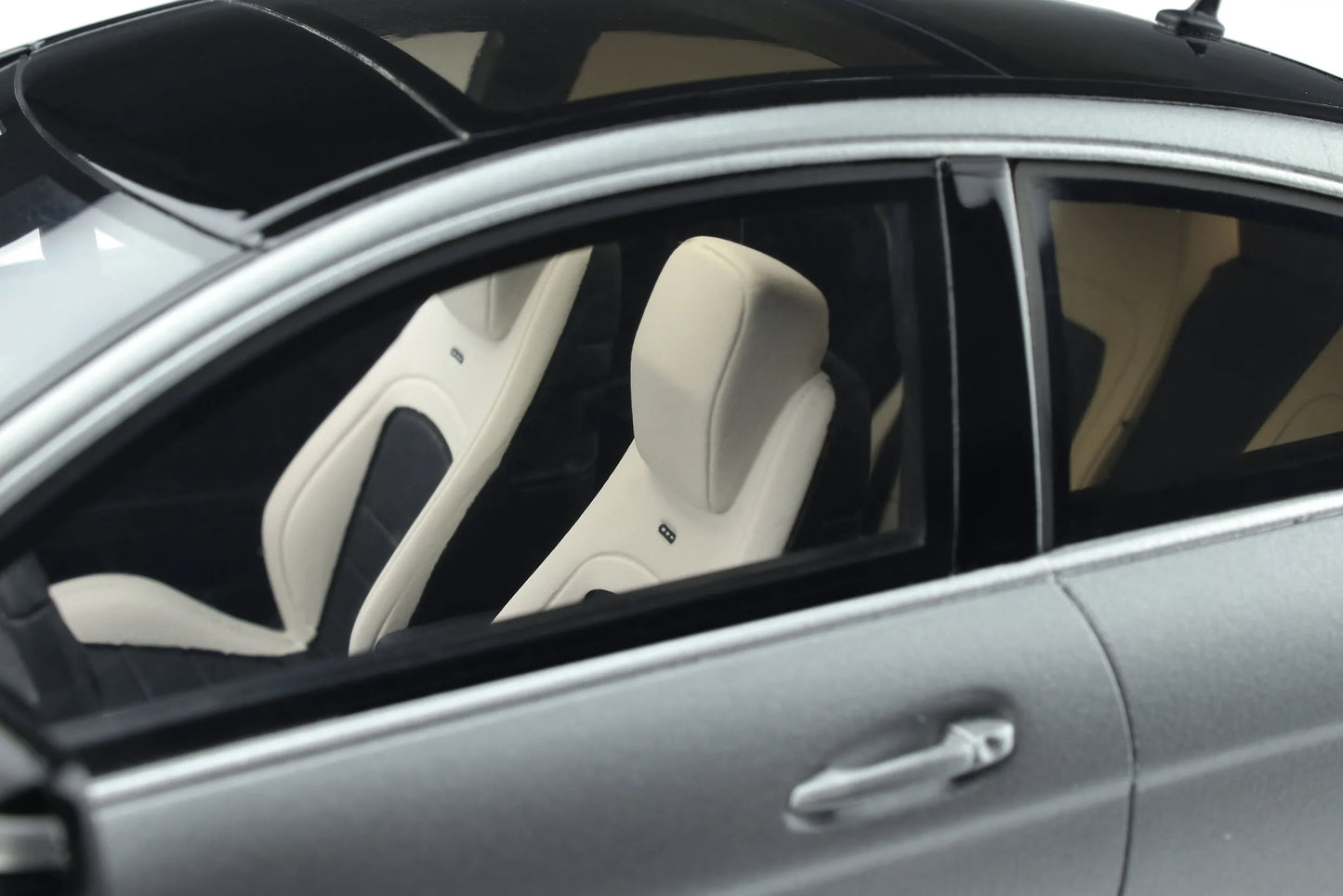 Mô hình xe GT SPIRIT 1:18 Mercedes-Benz C63 AMG Edition 507 - GT381