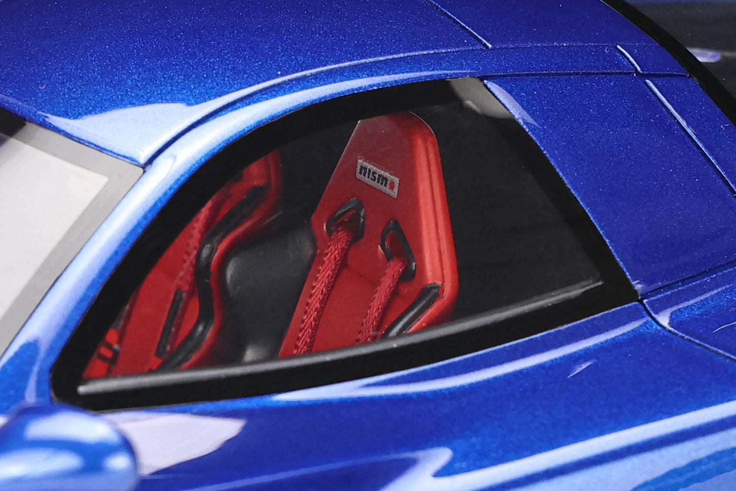 Mô hình xe GT SPIRIT 1:18 Nissan R390 GT1 Road Car - GT403