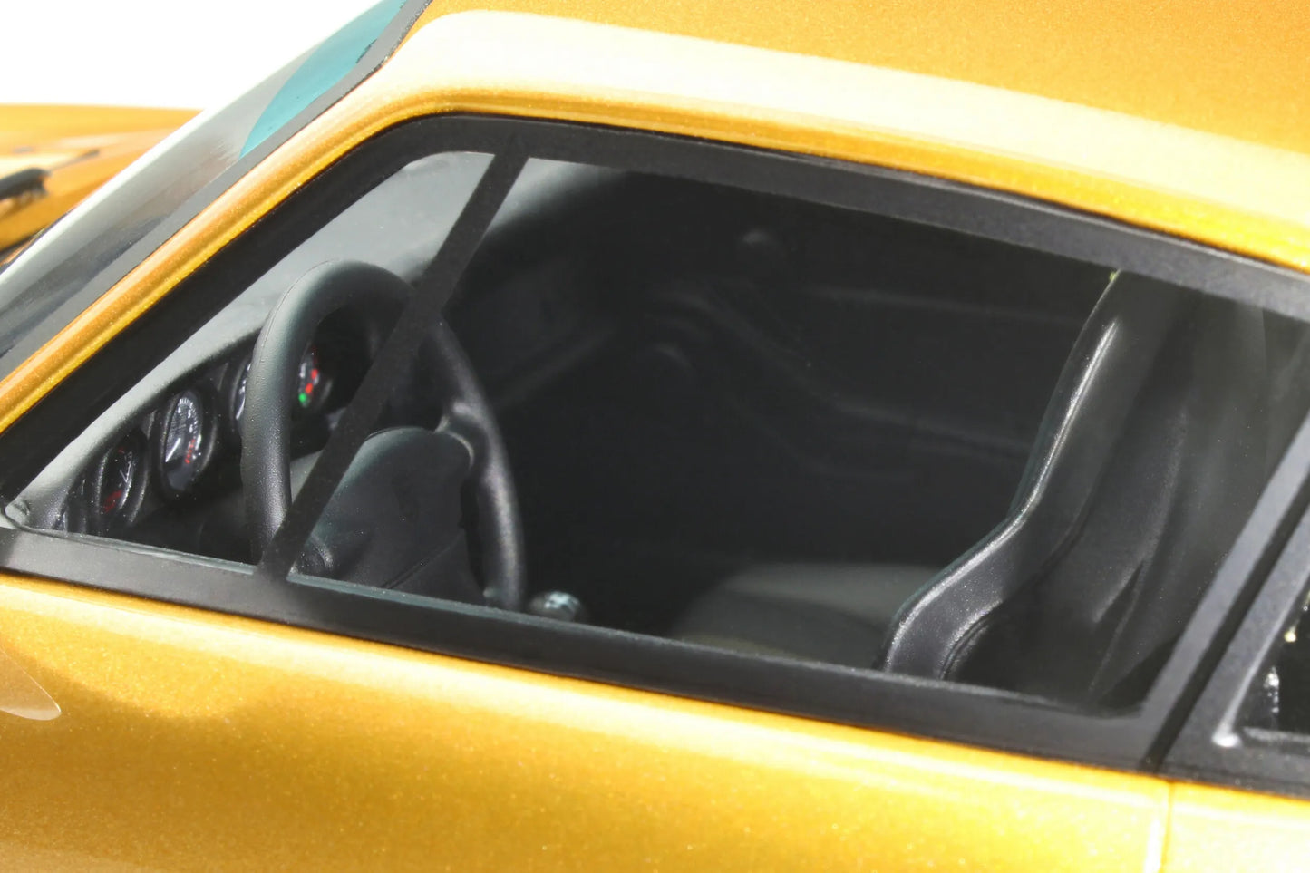 Mô hình xe GT SPIRIT 1:18 Porsche 993 Turbo S Gold Edition - GT836