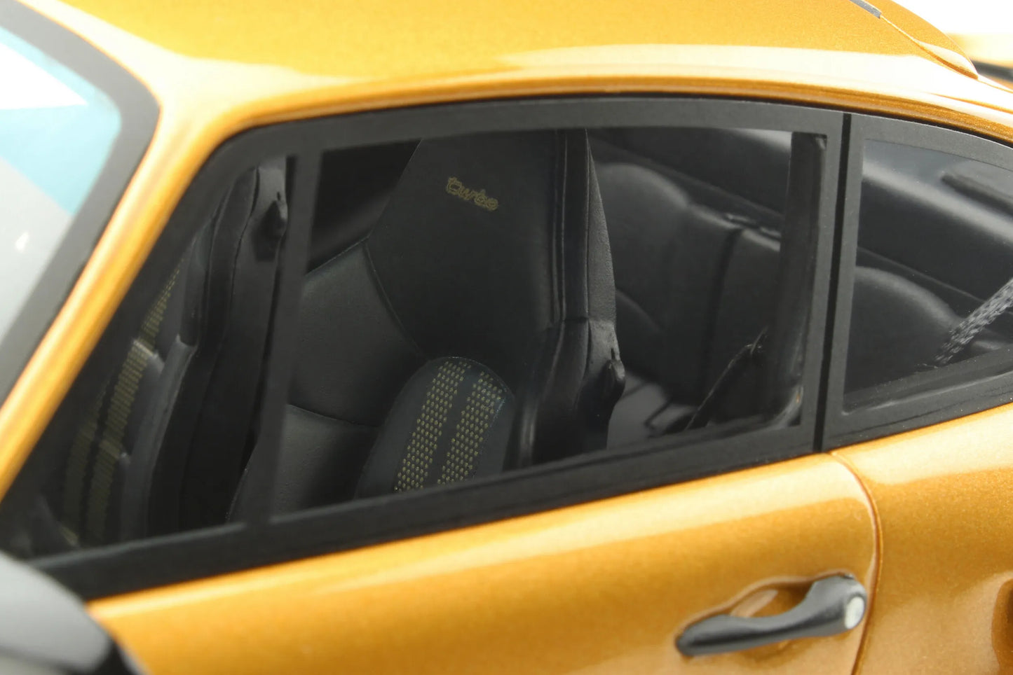 Mô hình xe GT SPIRIT 1:18 Porsche 993 Turbo S Gold Edition - GT836