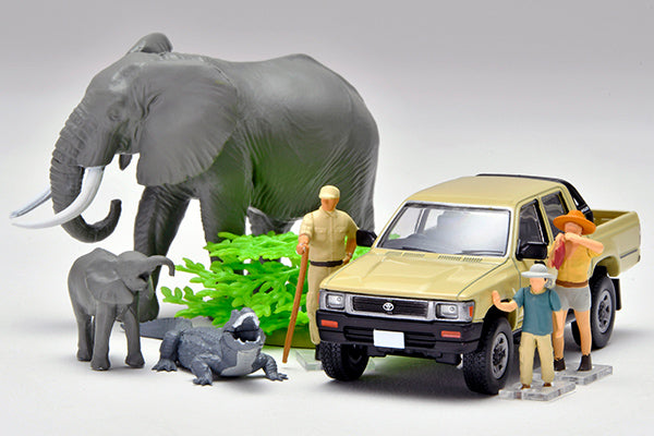 Mô hình xe Tomyca Limited Vintage TLV 1:64 x Tomica Limited Vintage Geocolle 64 #CarSnap 29a Safari 2 (Toyota Hilux 4WD Pickup Double Cab Included) | Kaiyodo
