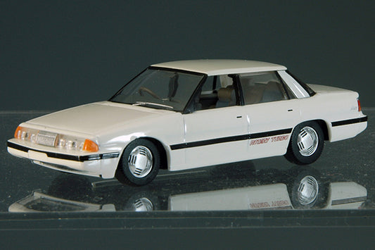 Mô hình xe Tomyca Limited Vintage TLV 1:64 Mazda Luce (white) | LV-N01b