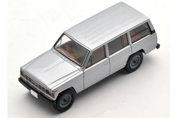 Mô hình xe Tomyca Limited Vintage TLV 1:64 Nissan Safari Extra Van DX (silver) | LV-N109a