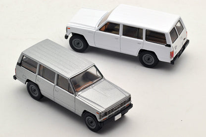 Mô hình xe Tomyca Limited Vintage TLV 1:64 Nissan Safari Extra Van DX (white) | LV-N109b