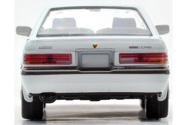 Mô hình xe Tomyca Limited Vintage TLV 1:64 Leopard 3.0 Altima (white) | LV-N118a