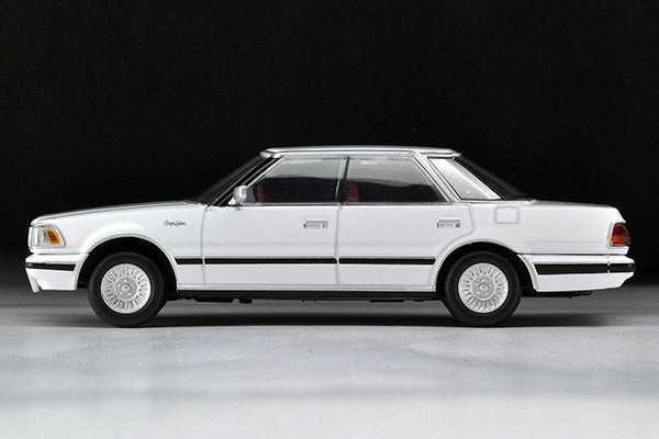 Mô hình xe Tomyca Limited Vintage TLV 1:64 Crown HT Royal Saloon (white) | LV-N175a