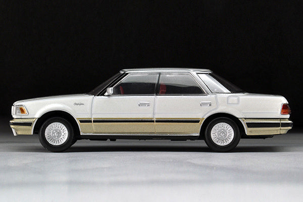 Mô hình xe Tomyca Limited Vintage TLV 1:64 Crown HT Royal Saloon (Pearl/Gold) | LV-N175b