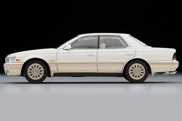 Mô hình xe Tomyca Limited Vintage TLV 1:64 Nissan Laurel Twin Cam 24V Turbo Medalist Club L (White/Gold) | LV-N238b