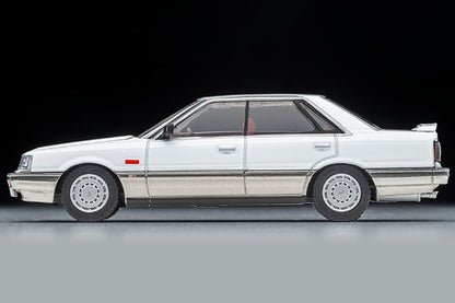 Mô hình xe Tomyca Limited Vintage TLV 1:64 Nissan Skyline 4-door HT GT Passage Twin Cam 24V (white/beige) 1986 model | LV-N282a