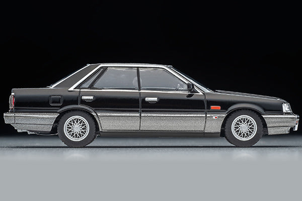 Mô hình xe Tomyca Limited Vintage TLV 1:64 Nissan Skyline 4-door HT GTS Twin Cam 24V (black/silver) 1986 model | LV-N282b