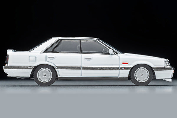 Mô hình xe Tomyca Limited Vintage TLV 1:64 Nissan Skyline 4-door HT GT Passage Twin Cam 24V (white) 1987 model | LV-N301a
