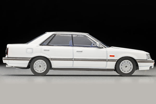 Mô hình xe Tomyca Limited Vintage TLV 1:64 Nissan Skyline 4-door HT 1800 Passage (white) 1985 model | LV-N351a