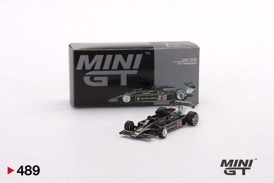 Mô hình xe Mini GT 1:64 Lotus 78 #5 1977 Presentation - MGT00489
