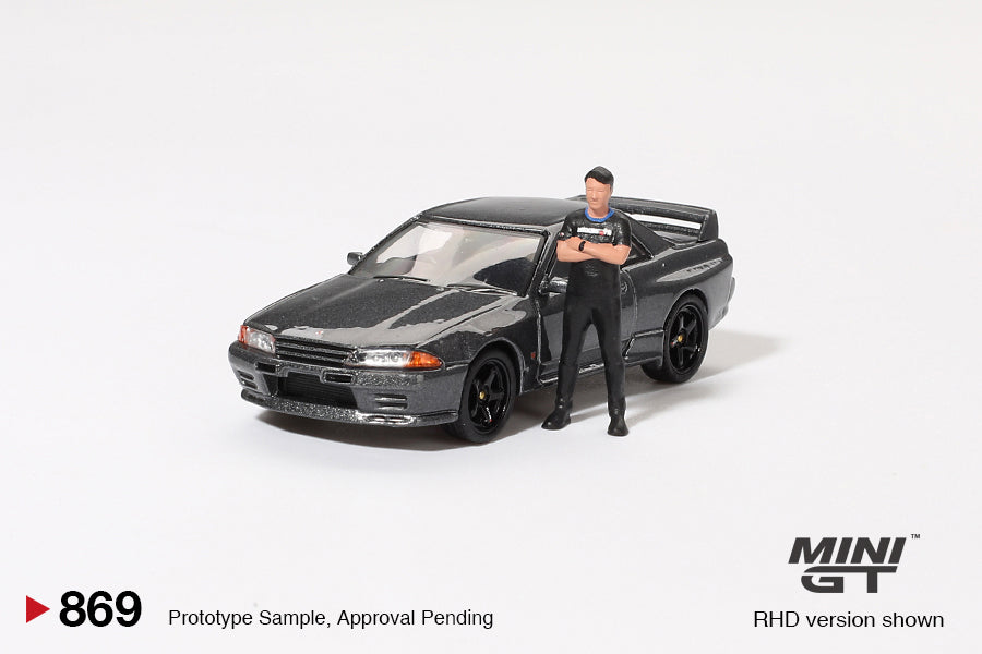Mô hình xe Mini GT 1:64 Nissan Skyline GT-R (R32) Gunmetal W/ Matsuda Figure Tsugio Matsuda Collection - MGT00869