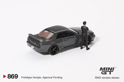 Mô hình xe Mini GT 1:64 Nissan Skyline GT-R (R32) Gunmetal W/ Matsuda Figure Tsugio Matsuda Collection - MGT00869