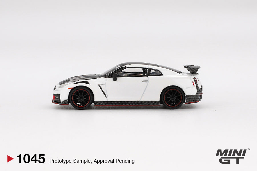 Mô hình xe Mini GT 1:64 Nissan GT-R Nismo 2024 Brilliant White Pearl - MGT01045
