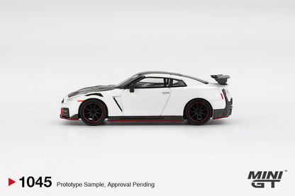 Mô hình xe Mini GT 1:64 Nissan GT-R Nismo 2024 Brilliant White Pearl - MGT01045