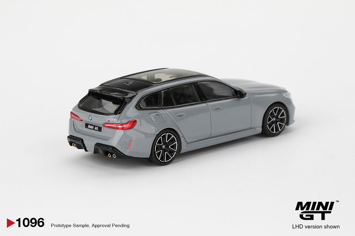 Sắp ra mắt Tháng 04/2026 mô hình xe Mini GT 1:64 BMW M5 Touring G99 Brooklyn Grey Metallic MGT01096