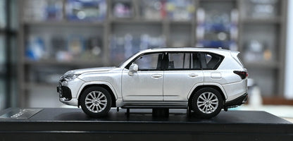 Mô hình xe LCD 1/64 Lexus LX600