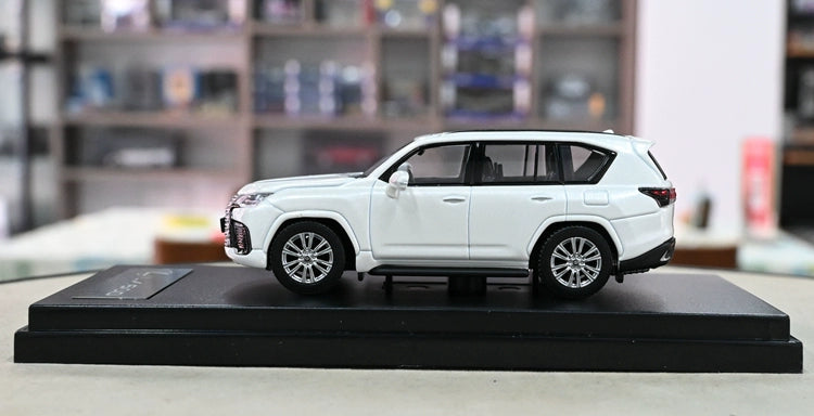 Mô hình xe LCD 1/64 Lexus LX600