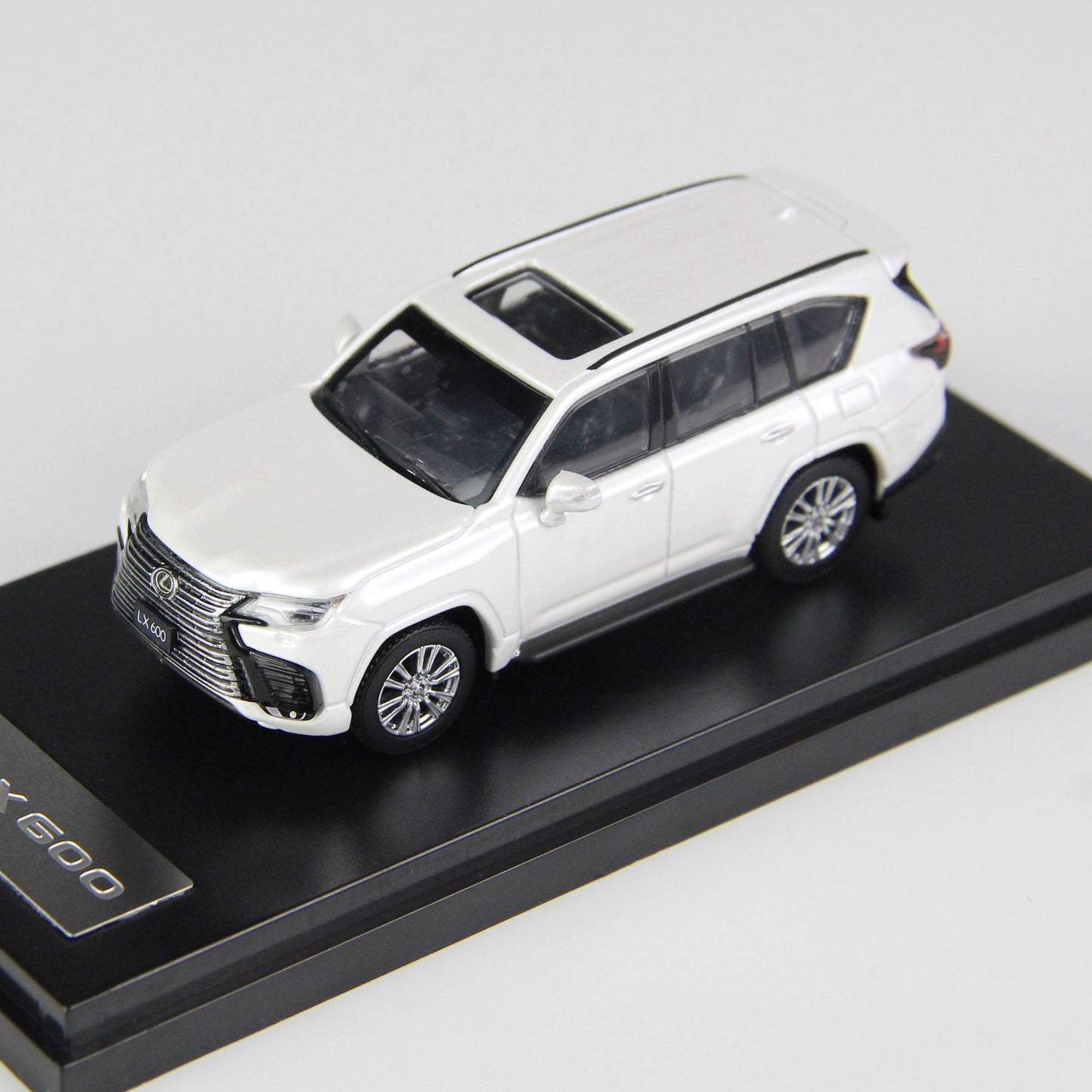 Mô hình xe LCD 1/64 Lexus LX600