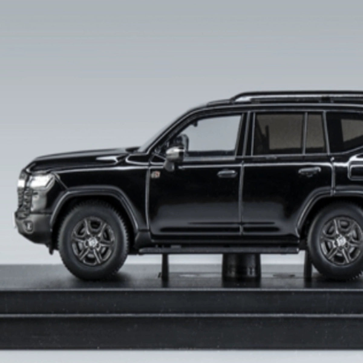 Mô hình xe LCD 1/64 Toyota LC300 GR Sport