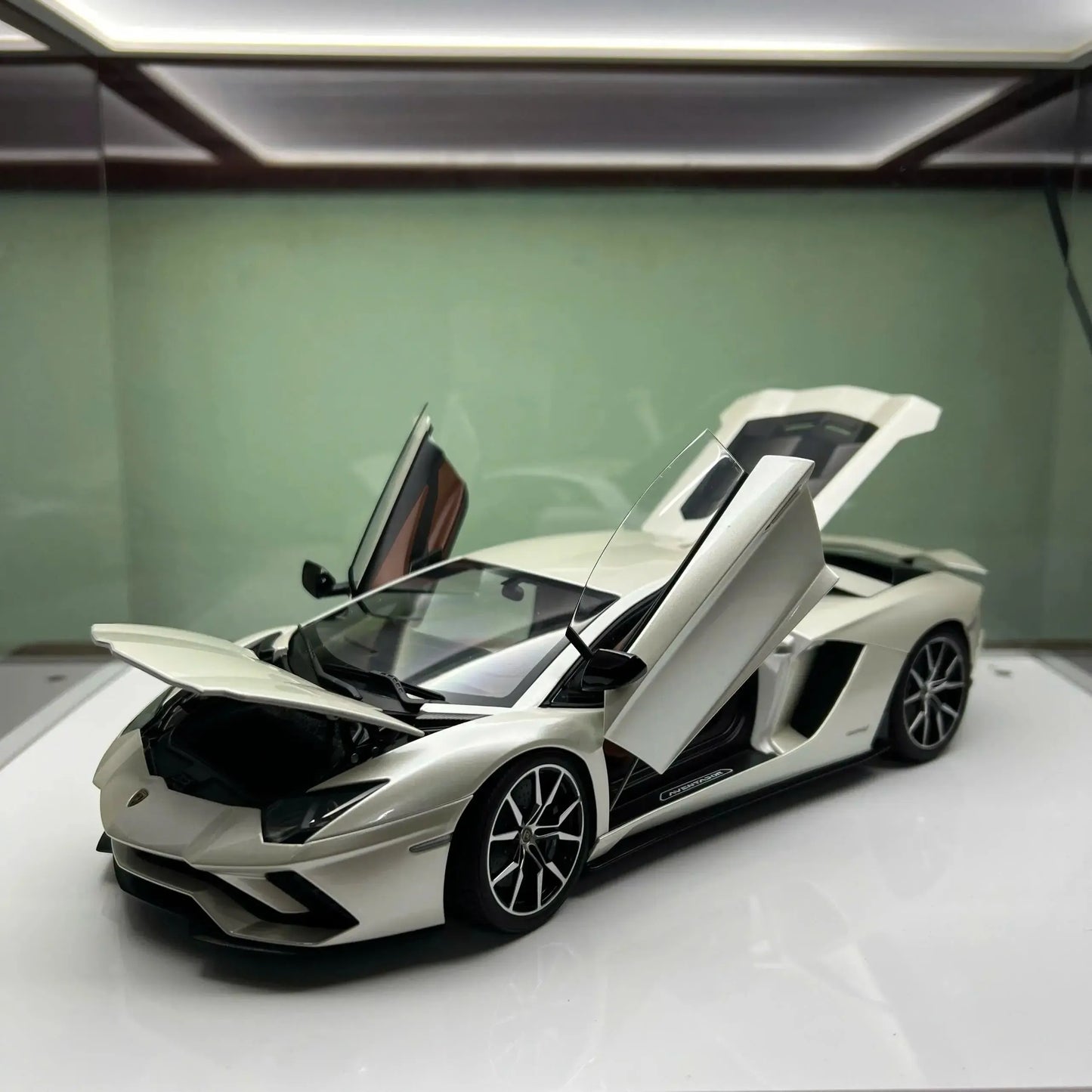 Mô hình xe Lamborghini Aventador White AUTOart 1/18