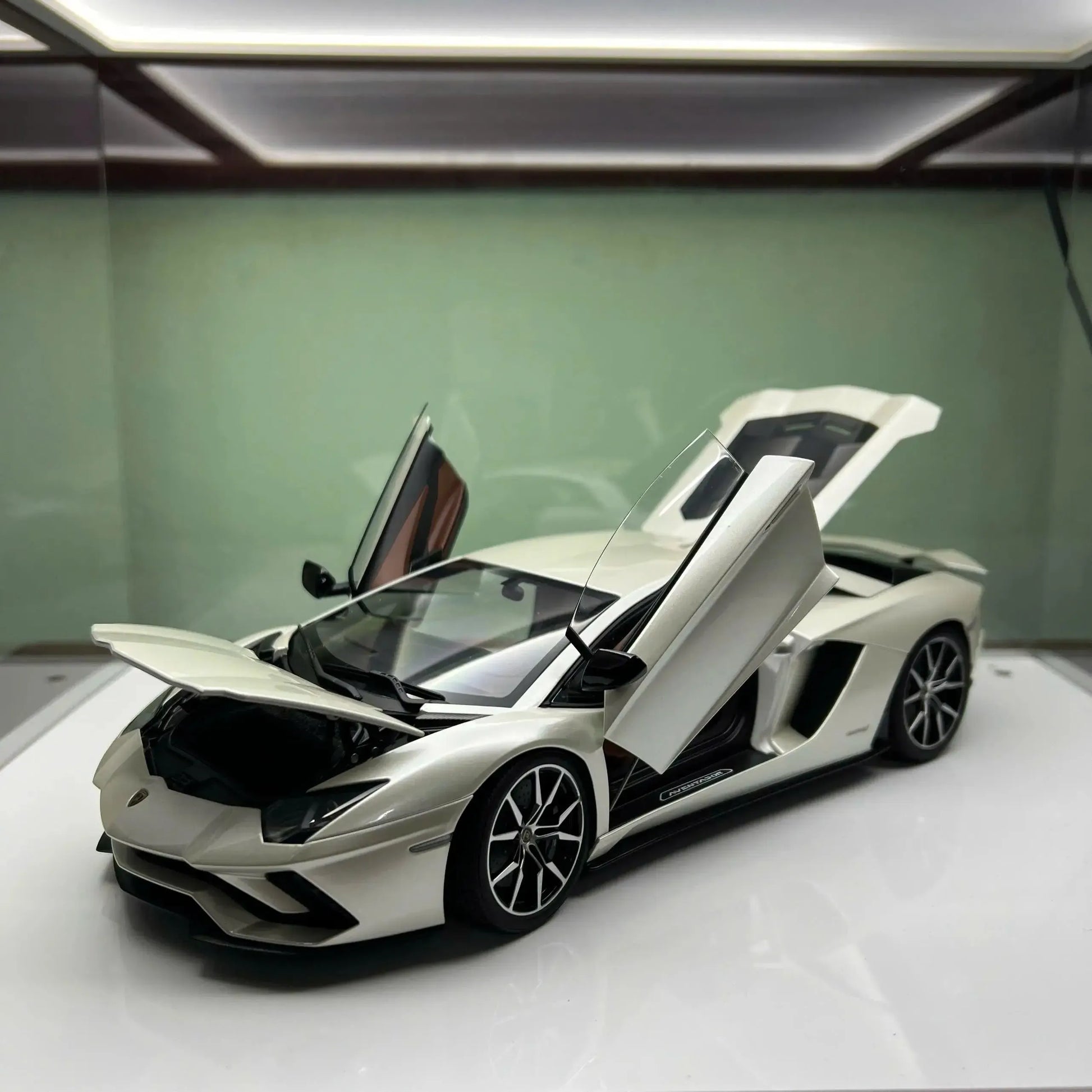 Mô hình xe Lamborghini Aventador White AUTOart 1/18