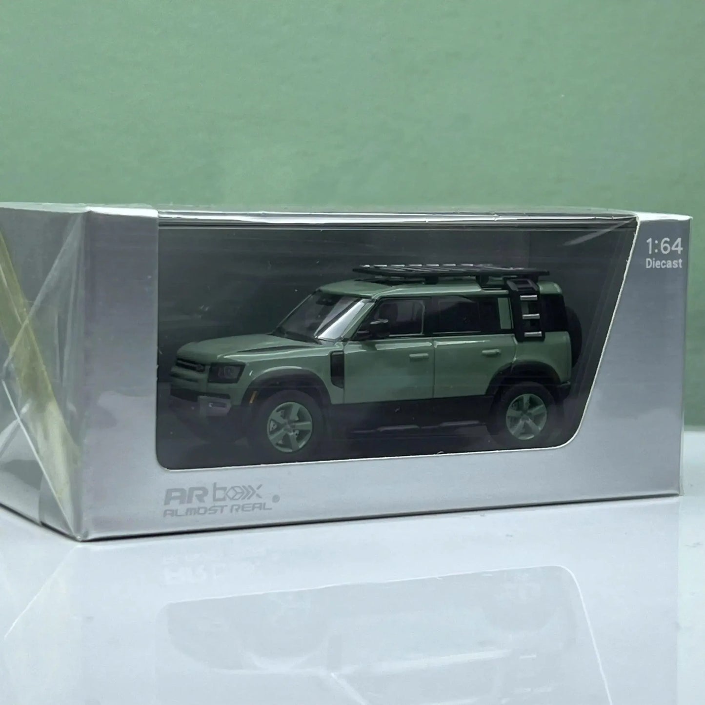 Mô hình xe Land Rover Defender 110 Green 70th ARBox 1:64 (Bản kỷ niệm)