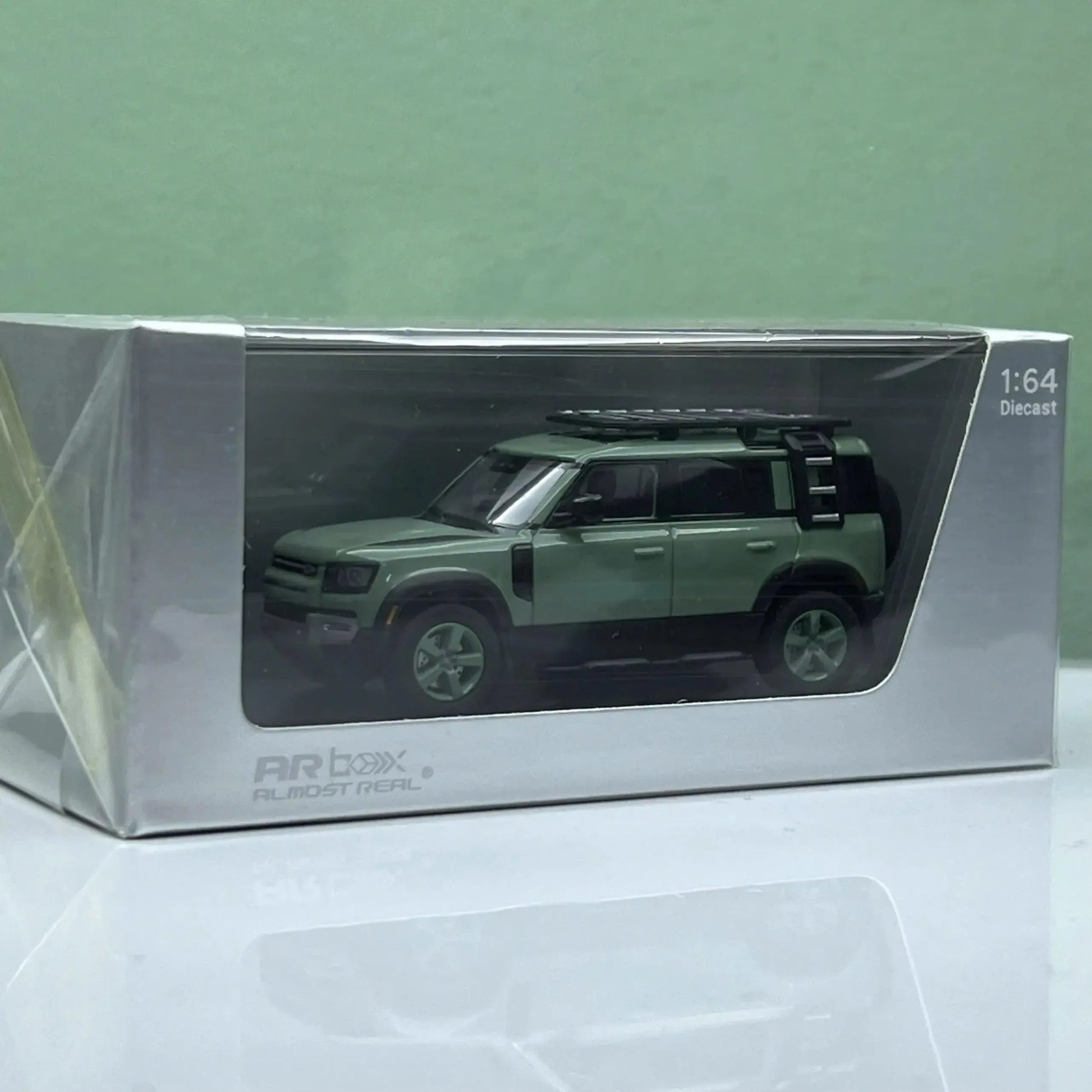 Mô hình xe Land Rover Defender 110 Green 70th ARBox 1:64 (Bản kỷ niệm)