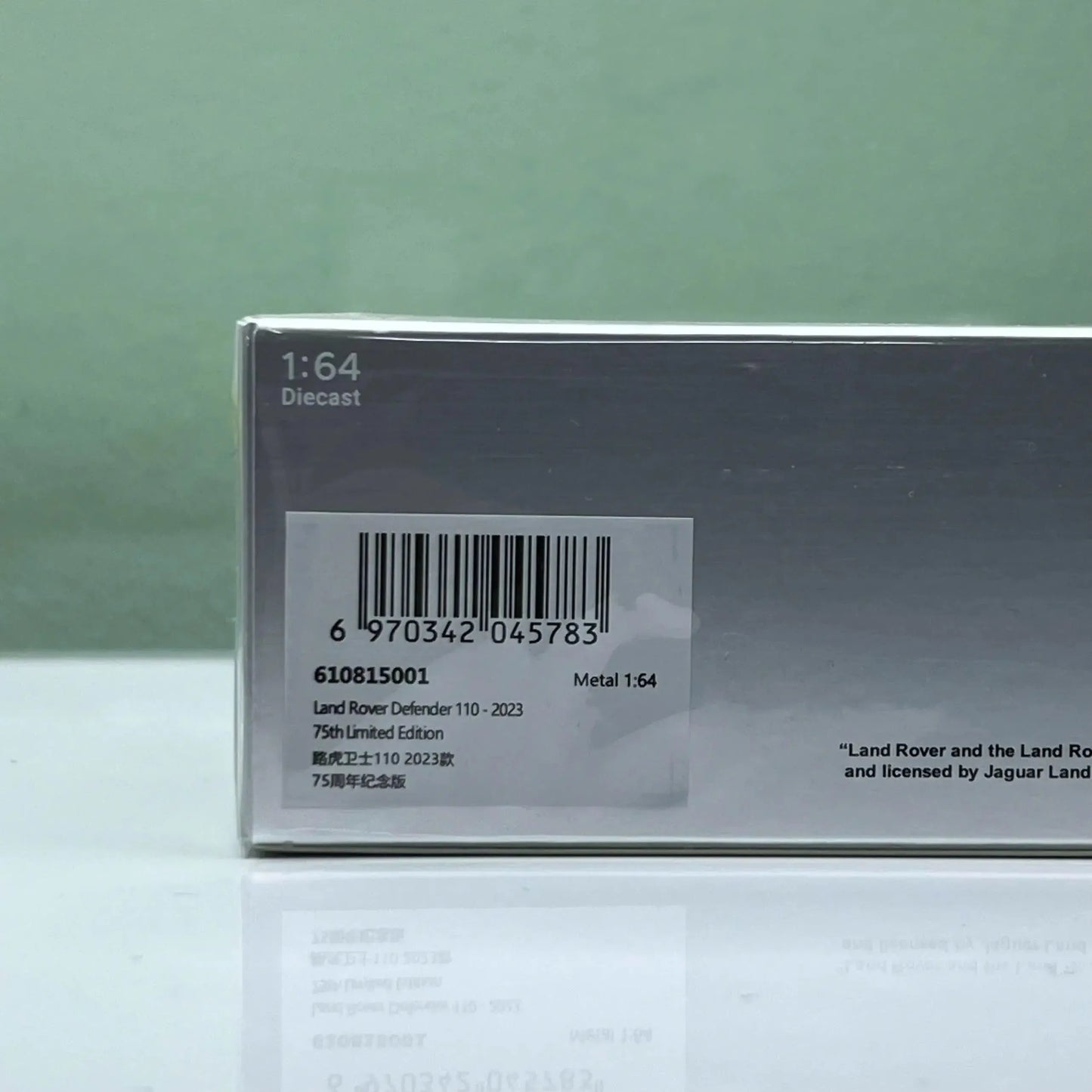 Mô hình xe Land Rover Defender 110 Green 70th ARBox 1:64 (Bản kỷ niệm)