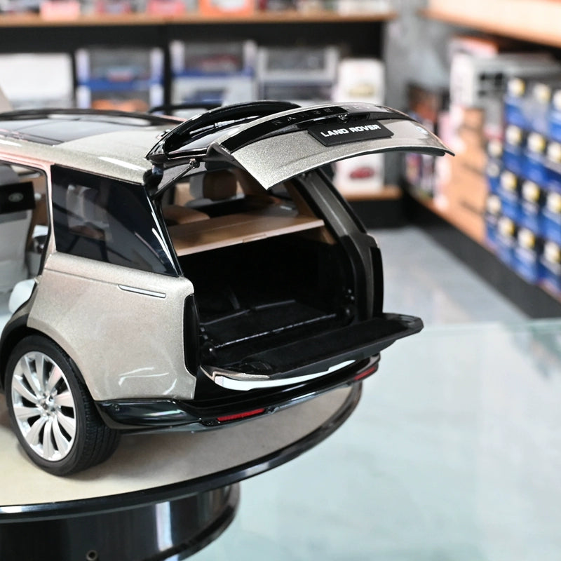 Mô hình xe Lexus 1/18 Land Rover LWB